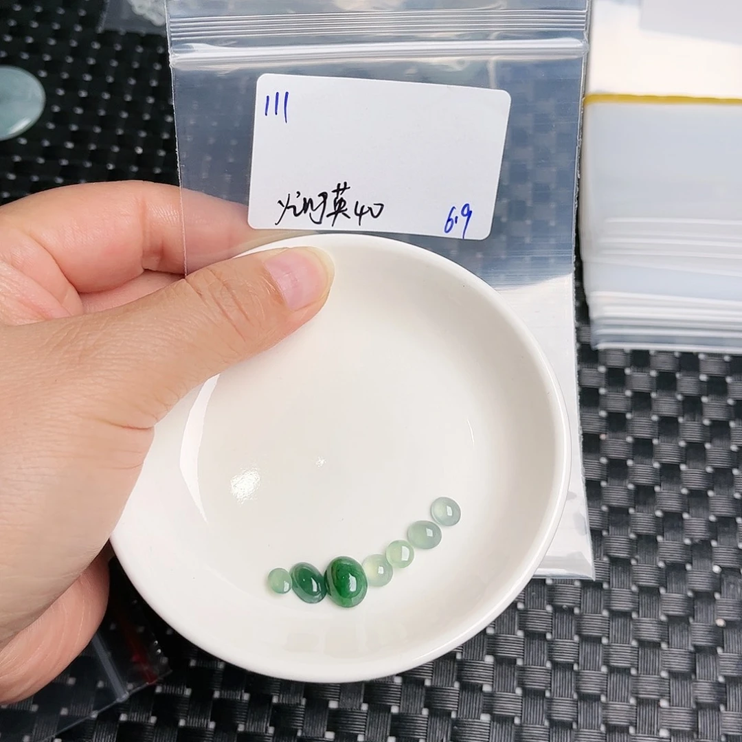 翡翠未镶嵌颈饰y***英不