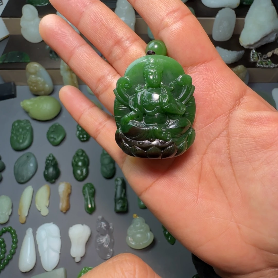 随****和田玉未镶嵌颈饰