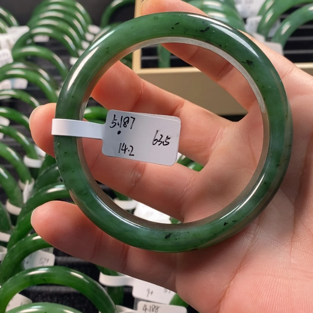 和田玉（碧玉）未镶嵌手镯有瑕疵63