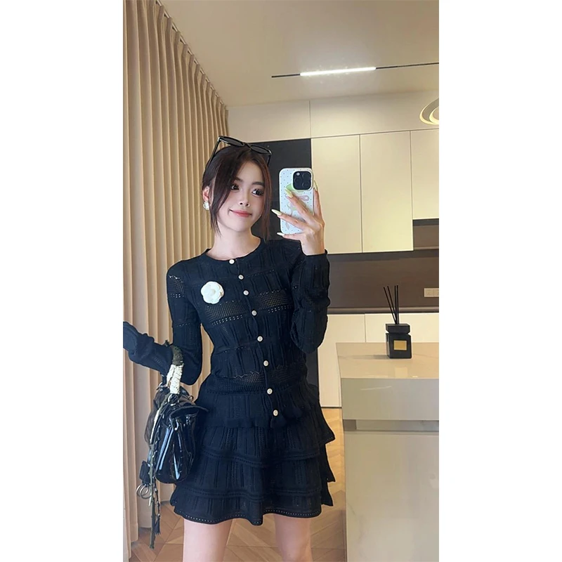 清冷系衣服早秋新款高级感气质针织开衫上衣显瘦俏皮蛋糕裙套装