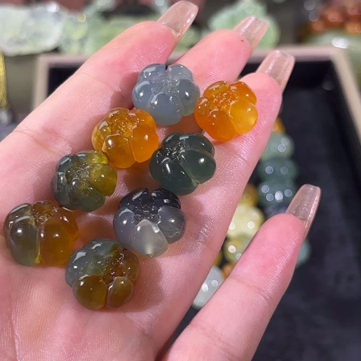 蛇纹石玉未镶嵌颈饰浴**生随机发