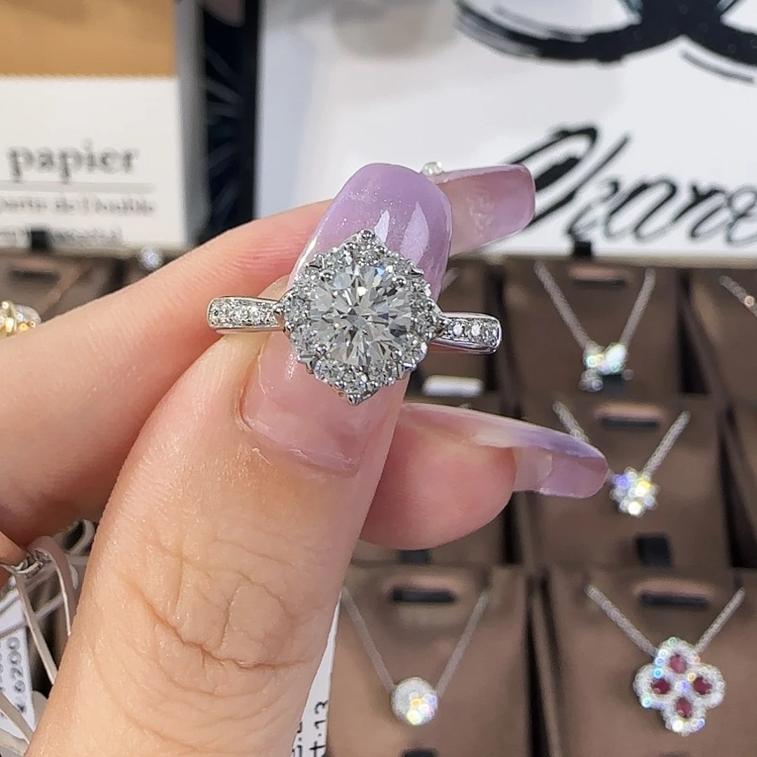 18K金镶嵌合成钻石50分灿若星辰