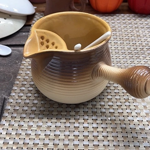 微瑕，明火，烧水壶1L底部有裂纹，送16厘米勺子2个