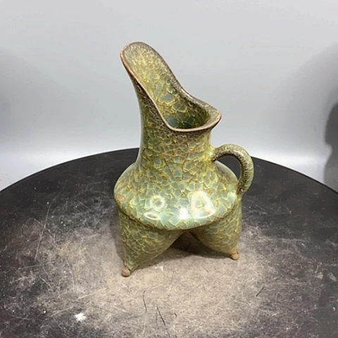 摆件官窑角杯造型独特