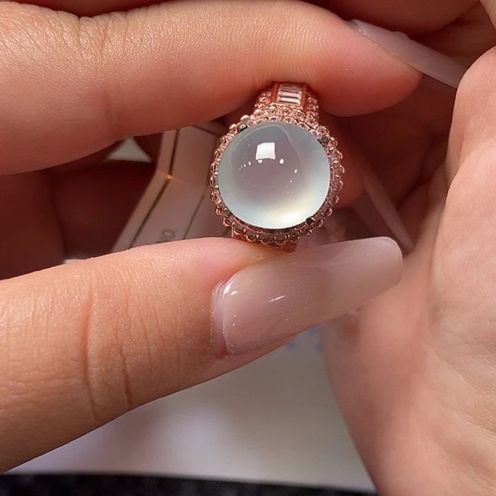 颈饰未镶嵌翡翠戒指