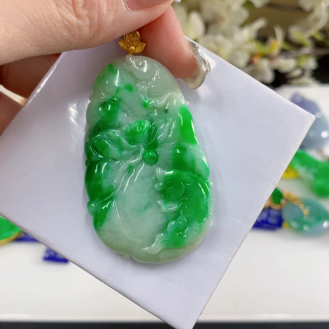 翡翠18K金镶嵌颈饰