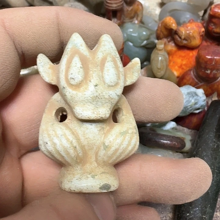 蛇纹石玉颈饰未镶嵌