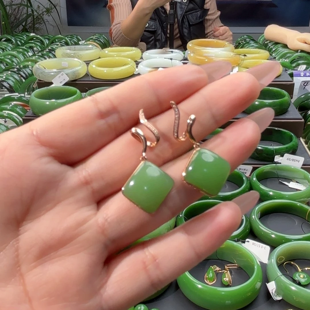 和田玉耳坠18K金镶嵌