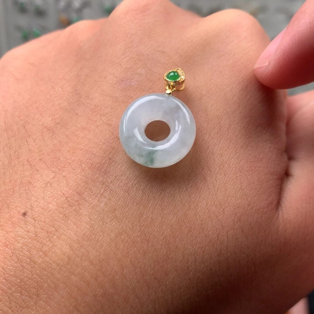 翡翠未镶嵌颈饰你是