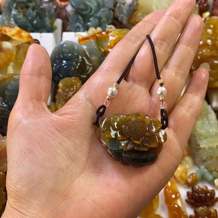 蛇纹石玉未镶嵌颈饰