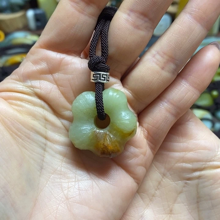 蛇纹石玉未镶嵌挂件