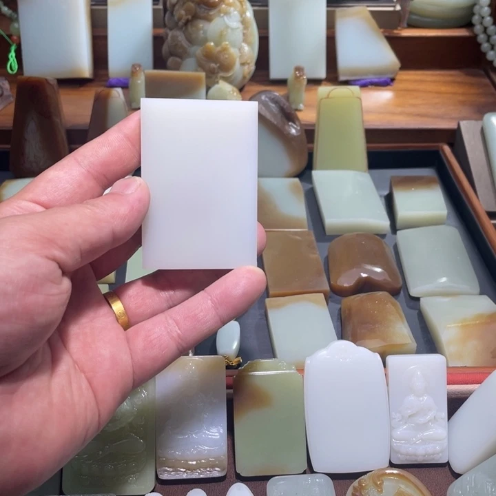 未镶嵌颈饰定制和田玉?新疆且末天泰定制观音