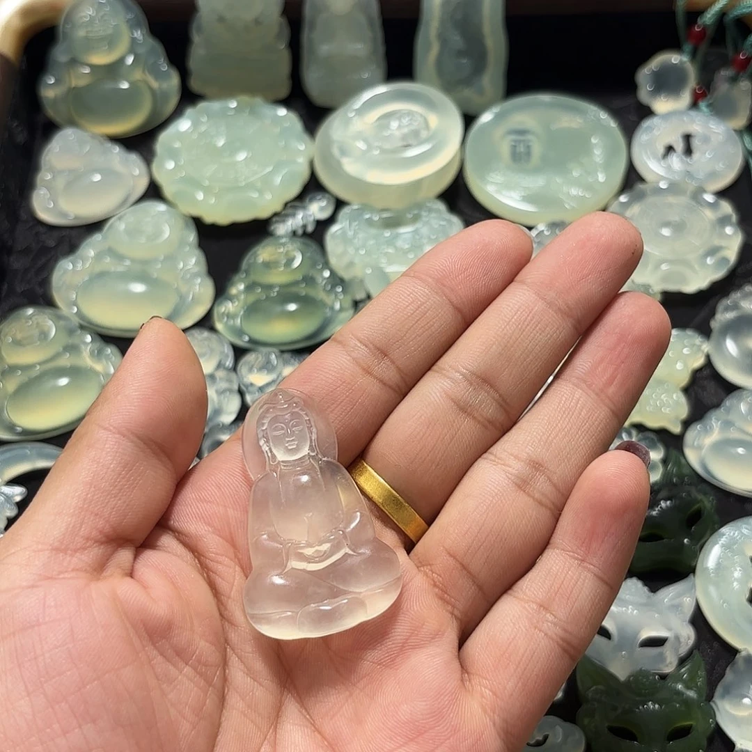 @***雪未镶嵌蛇纹石玉颈饰