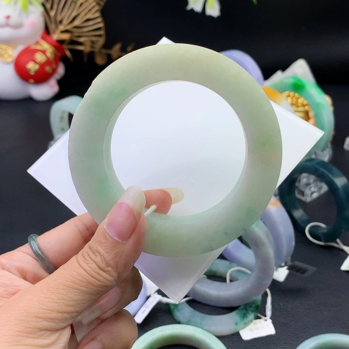 定制翡翠手镯未镶嵌小*?