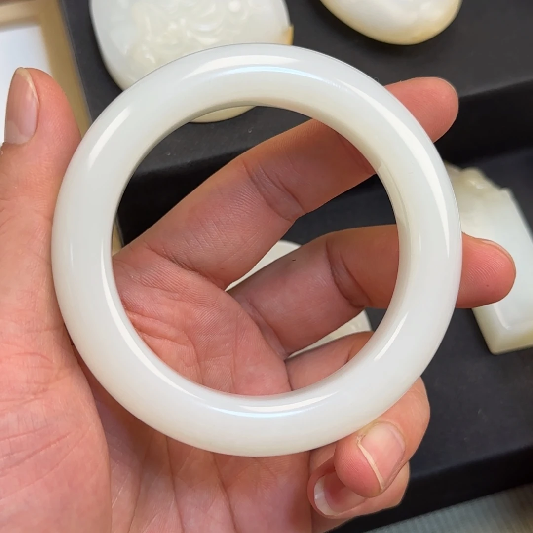 和田玉未镶嵌手镯俄料