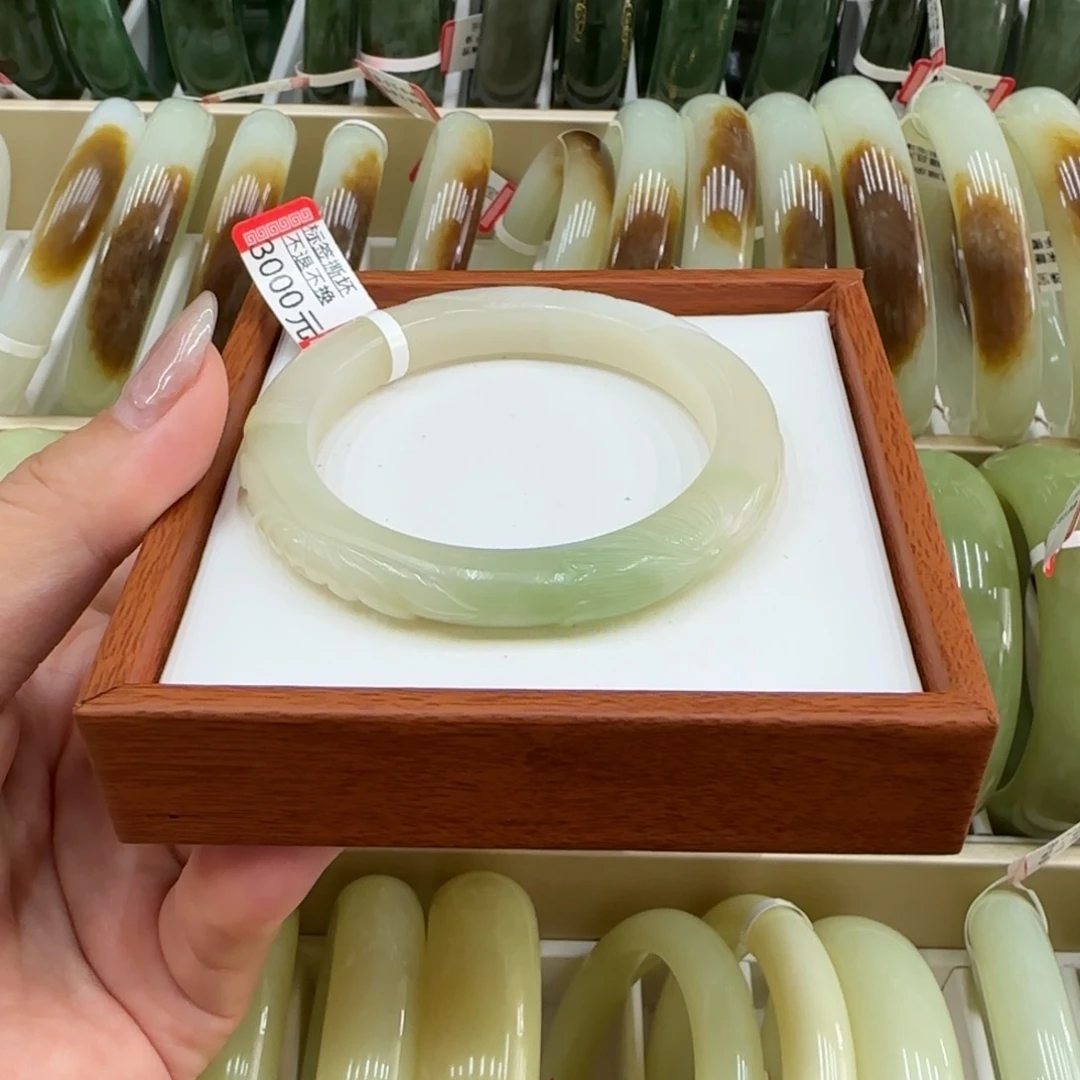 未镶嵌手镯和田玉