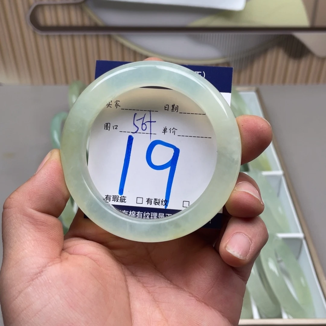 岫玉手镯手镯未镶嵌