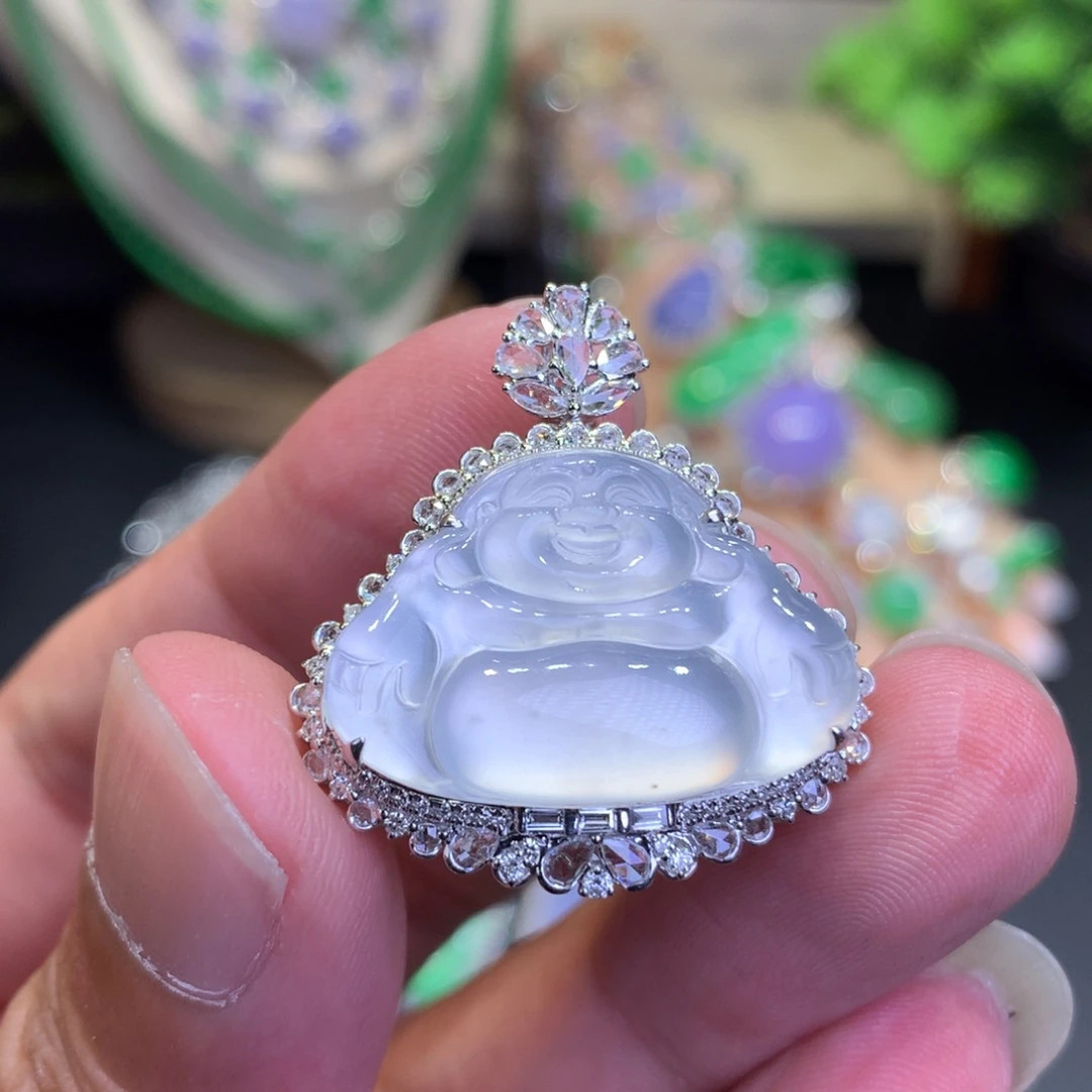 颈饰18K金镶嵌翡翠