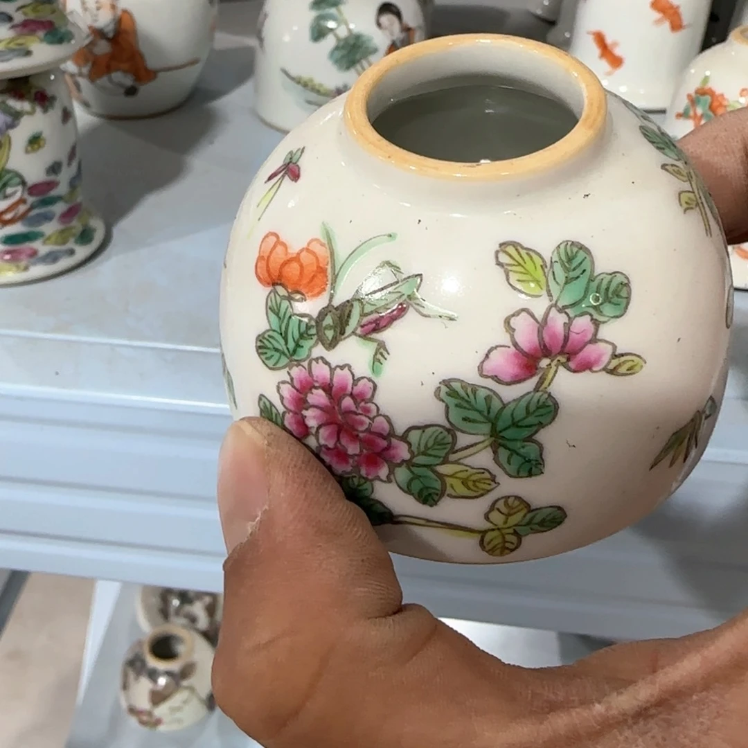 瓷片瓷器上还有两条长带及部分长柱