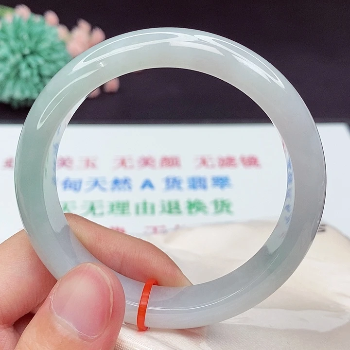 翡翠手镯未镶嵌57圈口