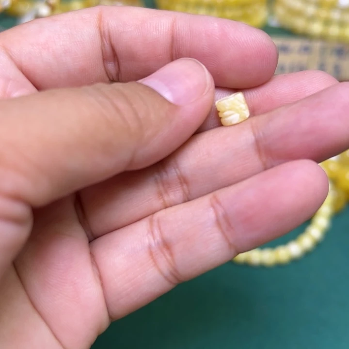 蜜蜡未镶嵌珠宝奇石