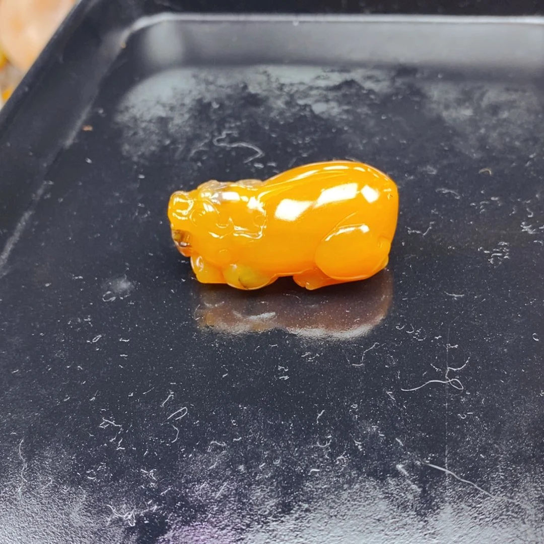 石英质玉(黄龙玉)足铂镶嵌颈饰
