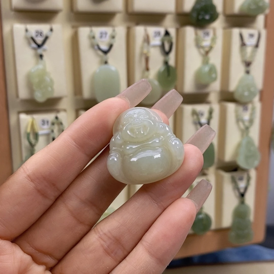卖****颈饰未镶嵌和田玉