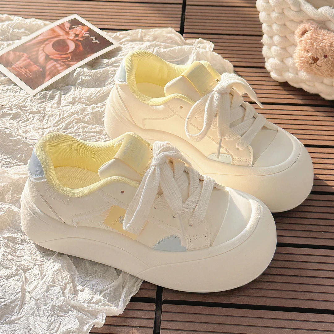 韩版早春厚底小白鞋女2026爆款圆头百搭板鞋舒适休闲鞋增高面包鞋