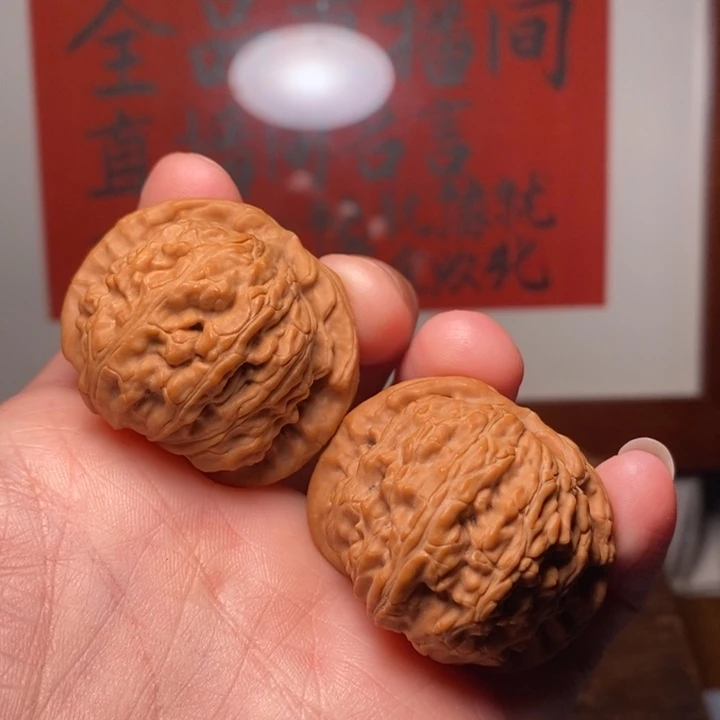 文玩核桃吊坠白狮子
