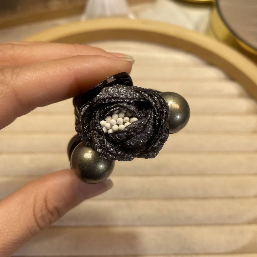 恒赞新品玫瑰花瓣珠珠小抓夹4公分小香风气质刘海夹碎发夹子 5776