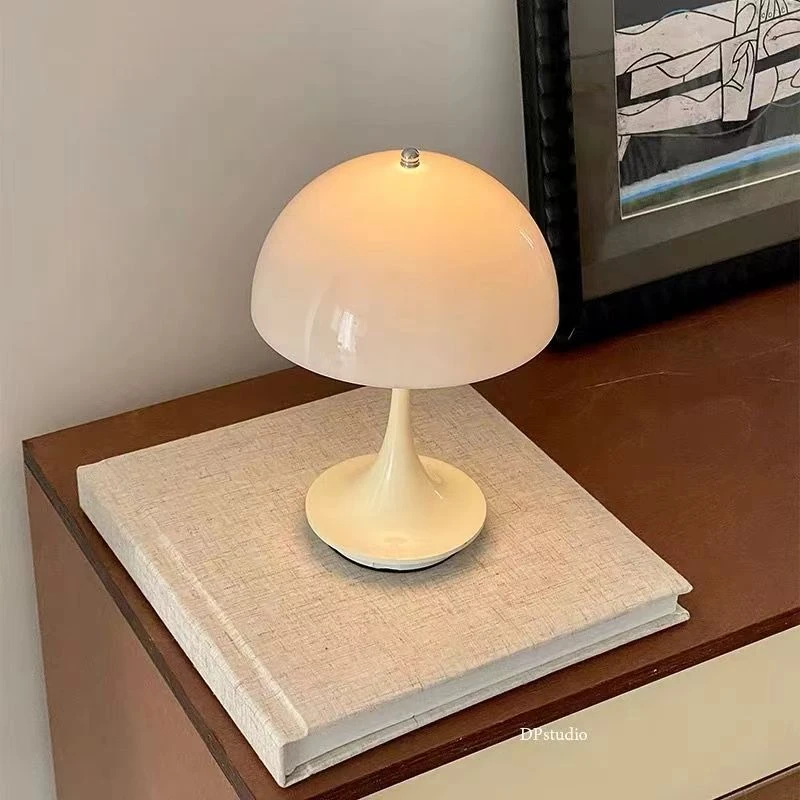 跨境创意新款蘑菇小蛮腰台灯氛围灯床头INS花苞充电触摸卧室装饰