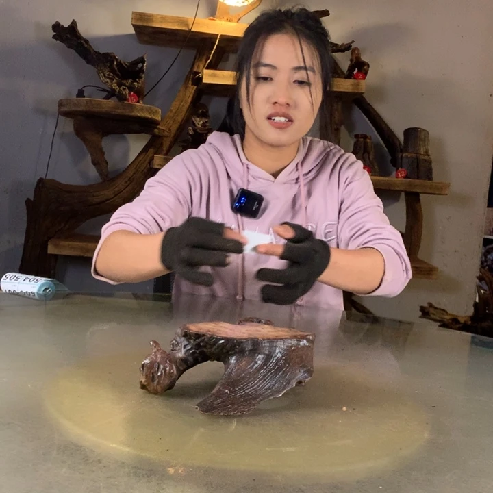 王***嗖天然的云南紫柚木会黄水