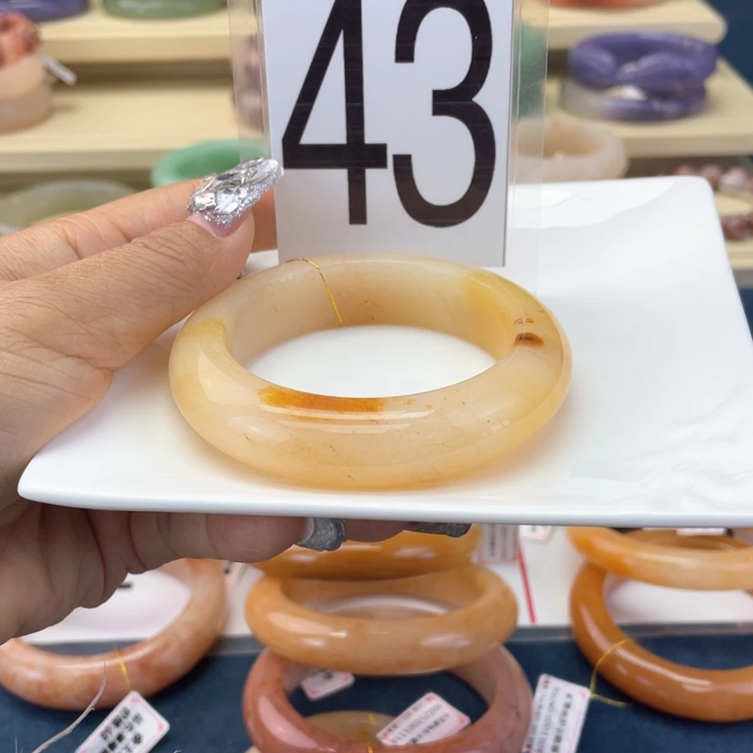 石英质玉未镶嵌手镯