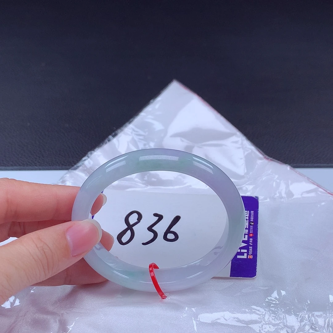 翡翠手镯（贵妃镯）未镶嵌100500