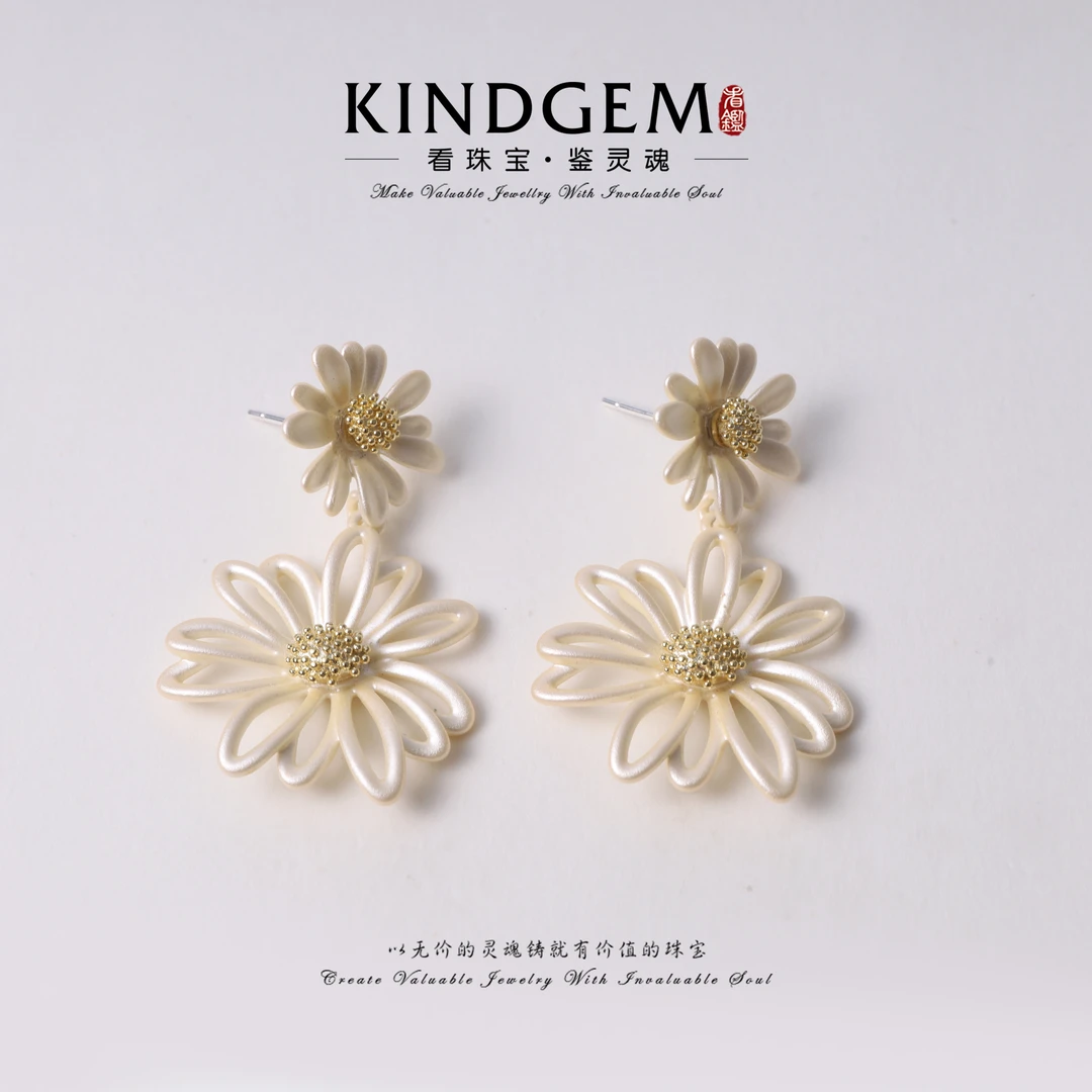 铜合金树脂耳饰 KindGem 轻奢设计款度假风气质菊花耳饰 C-36447