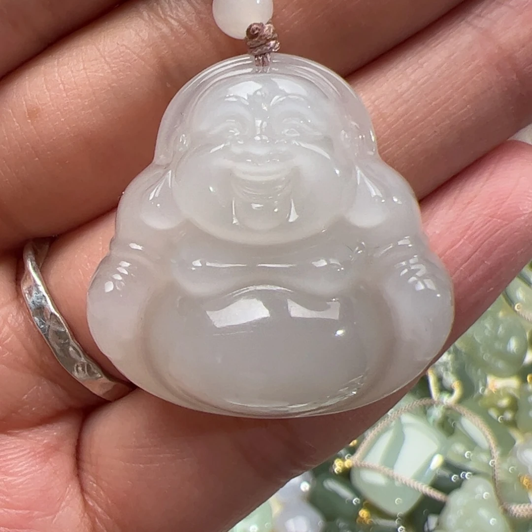 和田玉颈饰未镶嵌爱****?