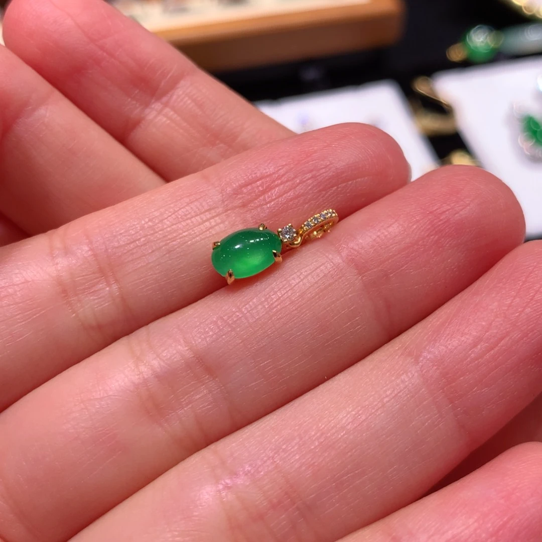 颈饰18K金镶嵌翡翠缅甸天然翡翠吊坠