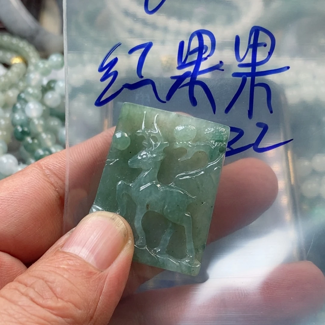 翡翠颈饰未镶嵌红*果