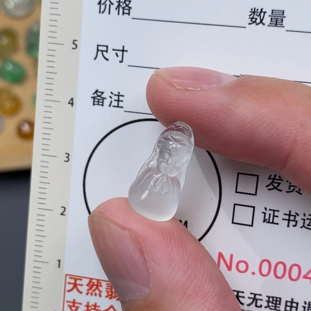 翡翠未镶嵌颈饰观音