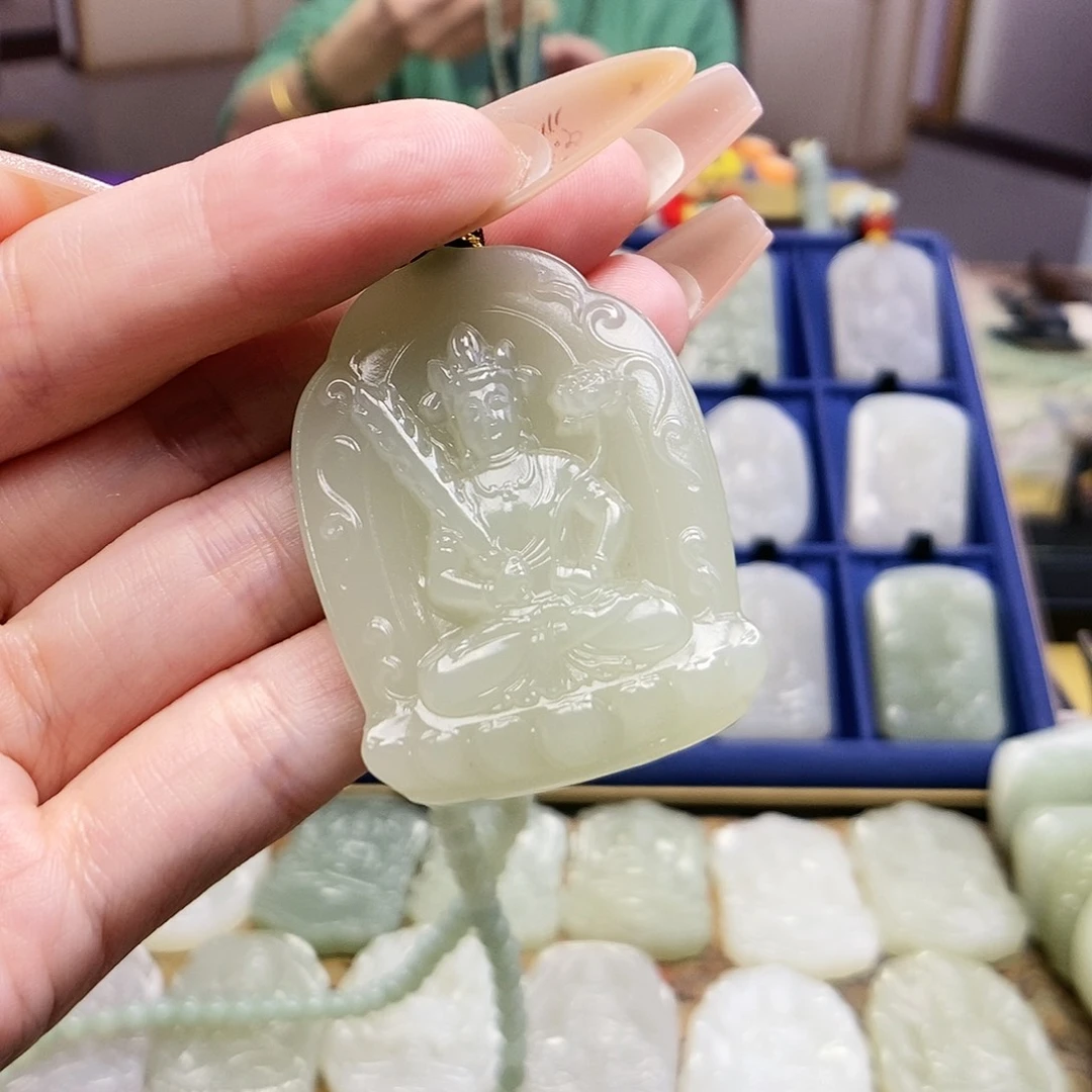 和田玉颈饰未镶嵌b**e