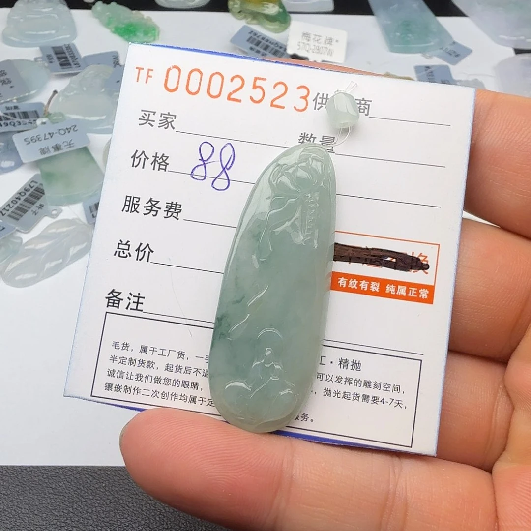 翡翠未镶嵌颈饰吾到