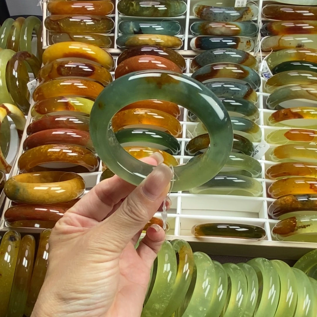 未镶嵌蛇纹石玉手镯?****糕