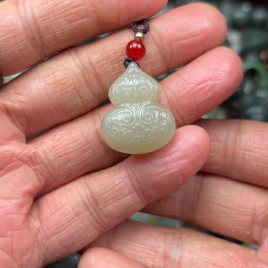 和田玉吊坠未镶嵌