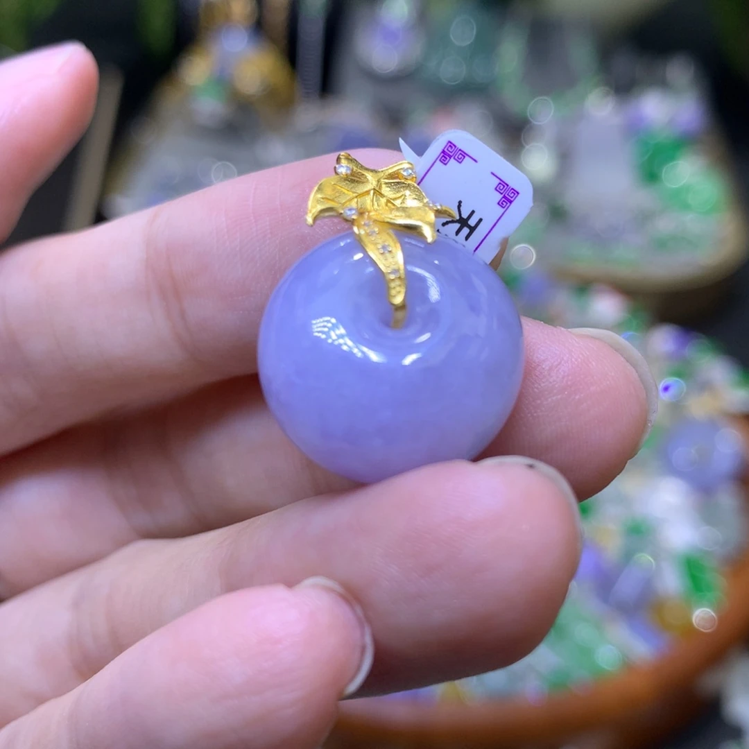 颈饰18K金镶嵌翡翠