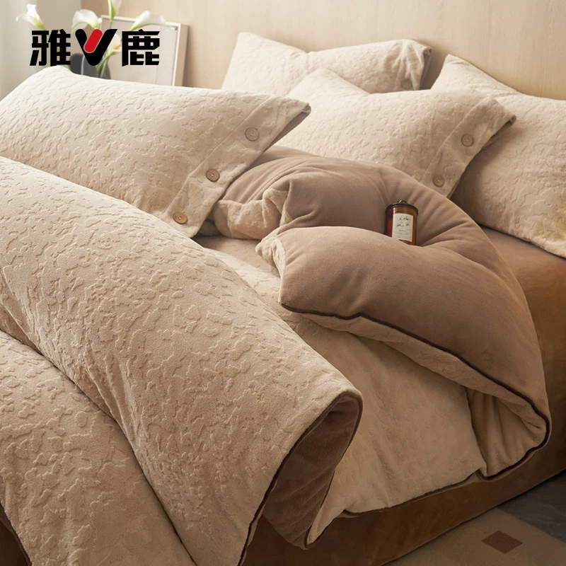 V/雅鹿秋冬季雕花牛奶绒四件套加绒加厚保暖珊瑚绒被套床单三件套