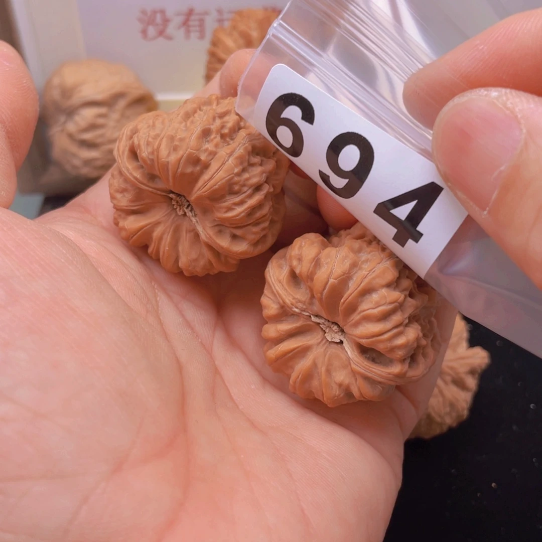 文玩核桃把件谷*凹底