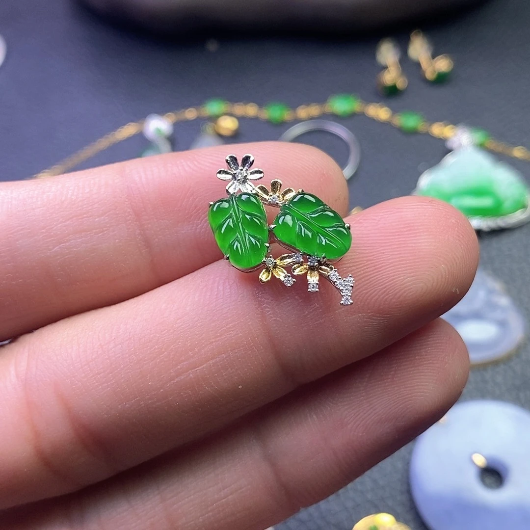 颈饰18K金镶嵌翡翠