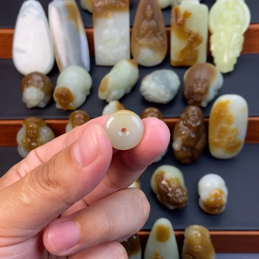 和田玉（糖玉）未镶嵌颈饰恩**配