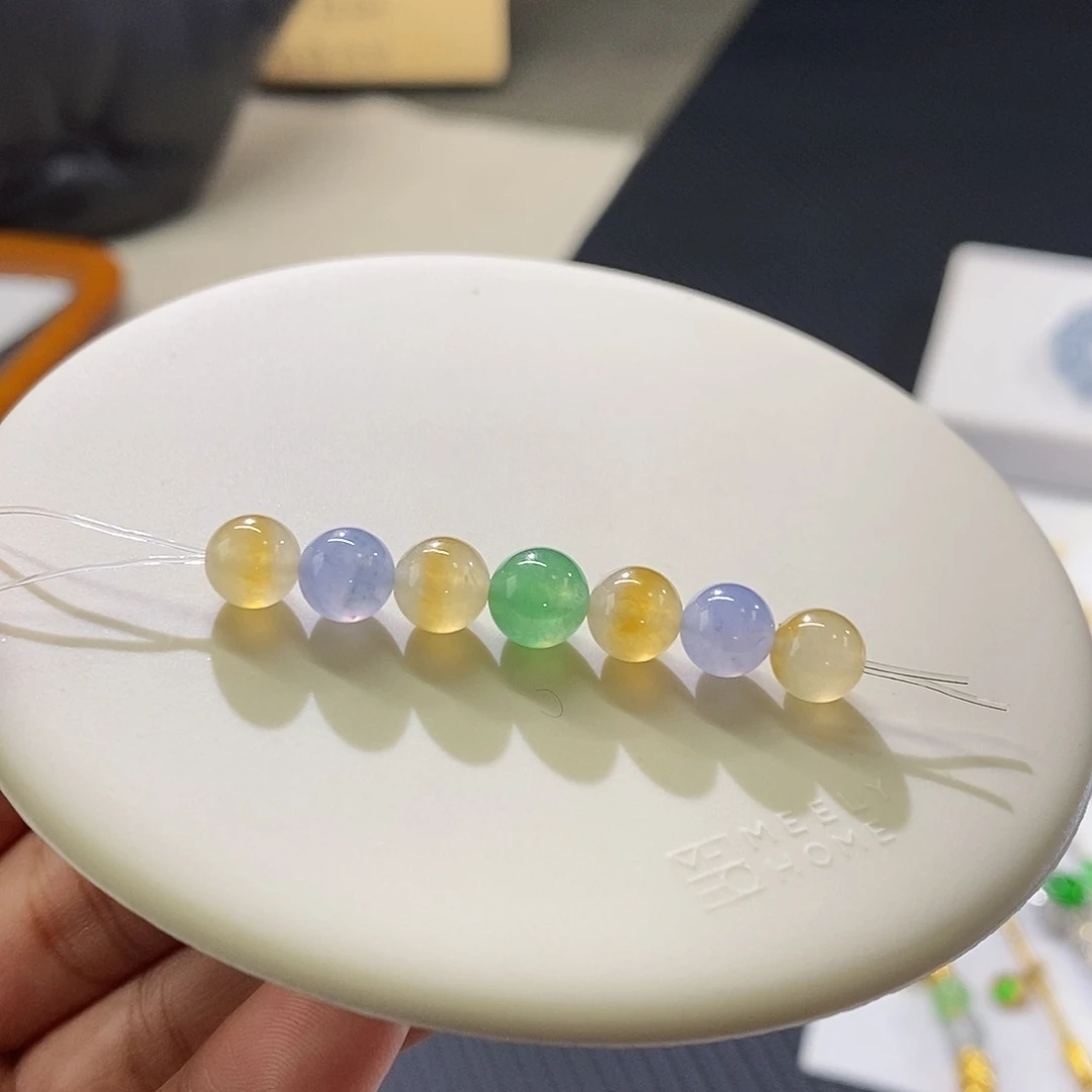 翡翠挂件未镶嵌一手珠珠