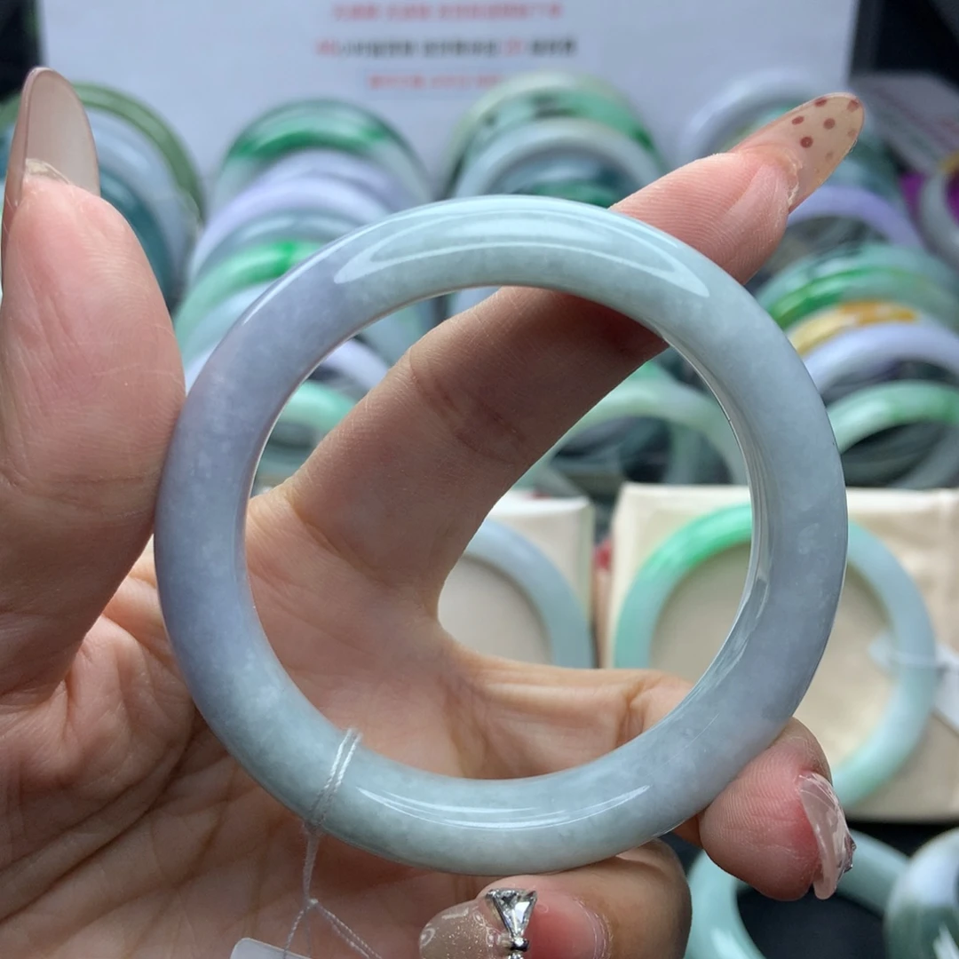 翡翠手镯未镶嵌54圈口